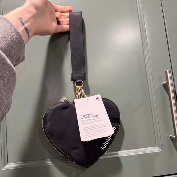 NWT Lululemon Dual Pouch Wristlet in Black